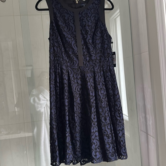 Brand new Tommy Hillfiger dress in lace - Picture 1 of 8